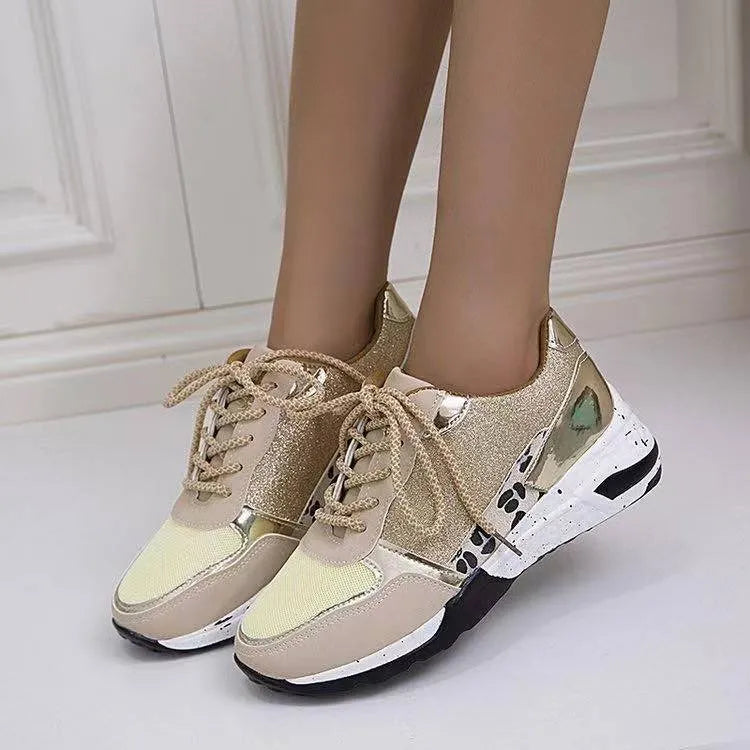 Women's lace-up wedge flat sneakers with 3-5cm muffin heel, round toe, artificial PU upper, rubber sole, beige or grey