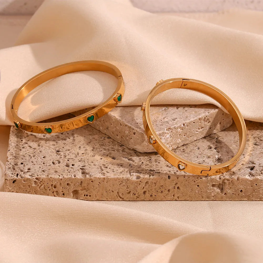 Women's stainless steel bracelet with micro-inlaid peach heart design in golden-lvzuan colour