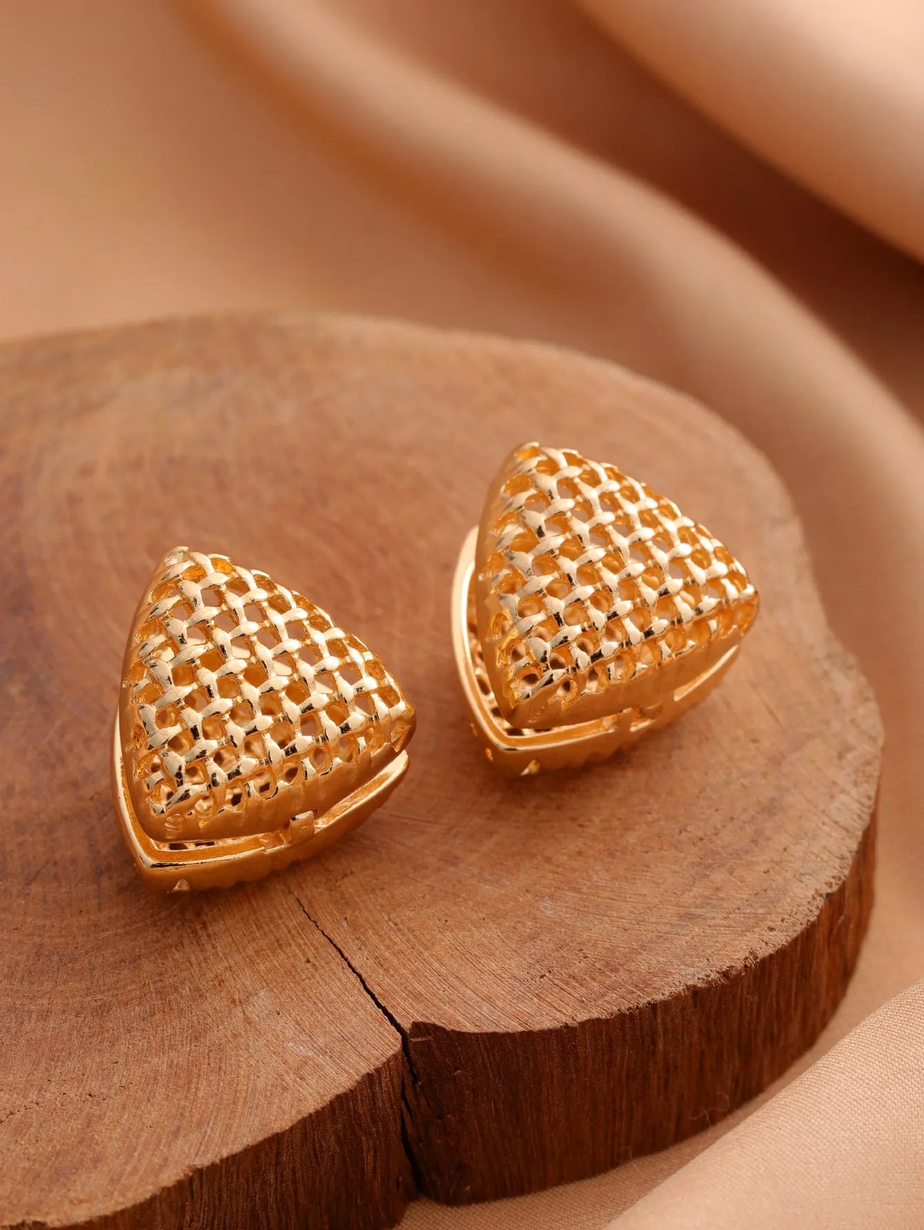 Fashion grid versatile temperament earrings in metal stud style