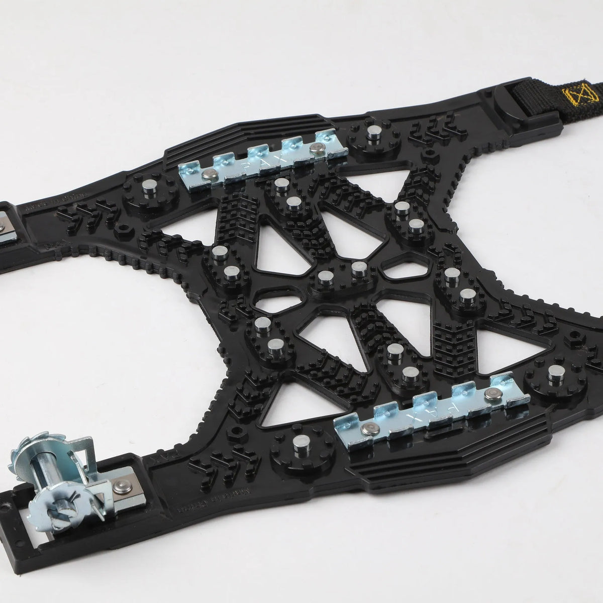 Universal tyre chain set with steel plates for cars and SUVs including tools and gloves