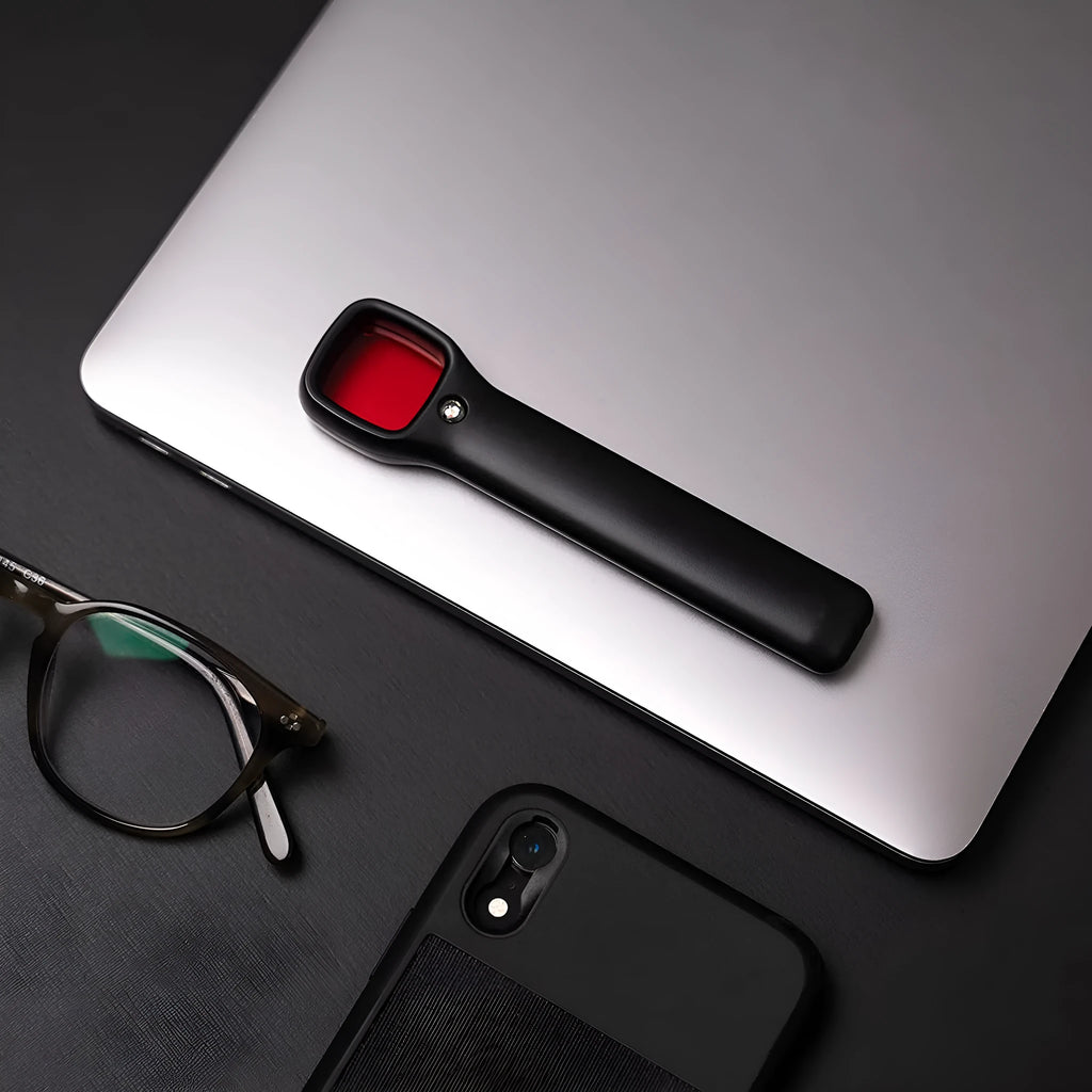 Anti-theft anti-surveillance detector in black, 130x31x13mm, with USB port for charging