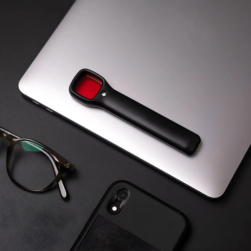 Anti-theft anti-surveillance detector in black, 130x31x13mm, with USB port for charging
