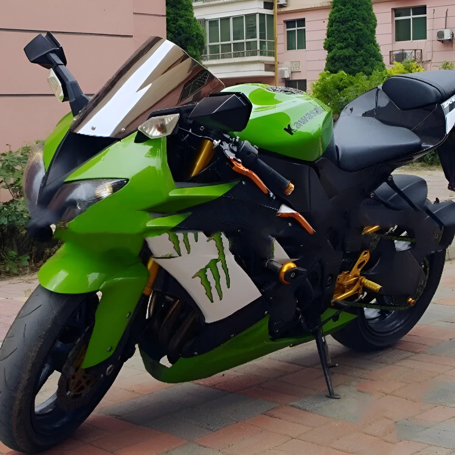 Kawasaki motorcycle replacement windscreen in blue and brown tint options for ZX-6R and ZX-10R models