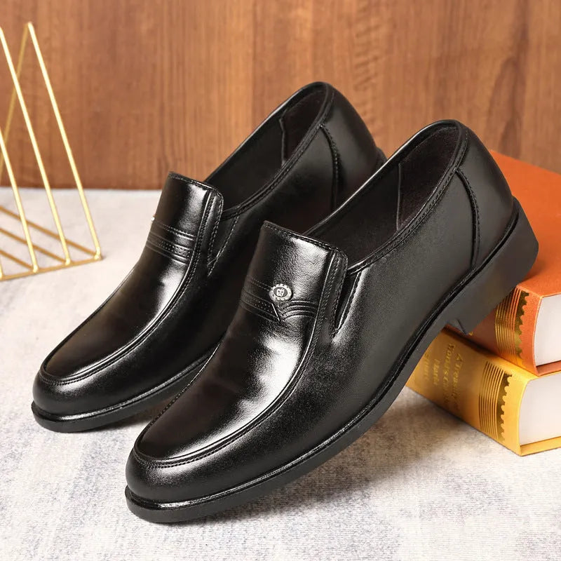 Men's black plus size casual shoes with PU upper, rubber sole, and sewing thread detailing