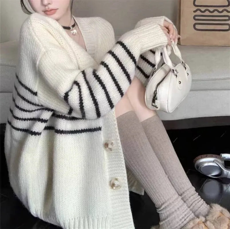 Collar button cardigan sweater with 3D pattern in picture colour