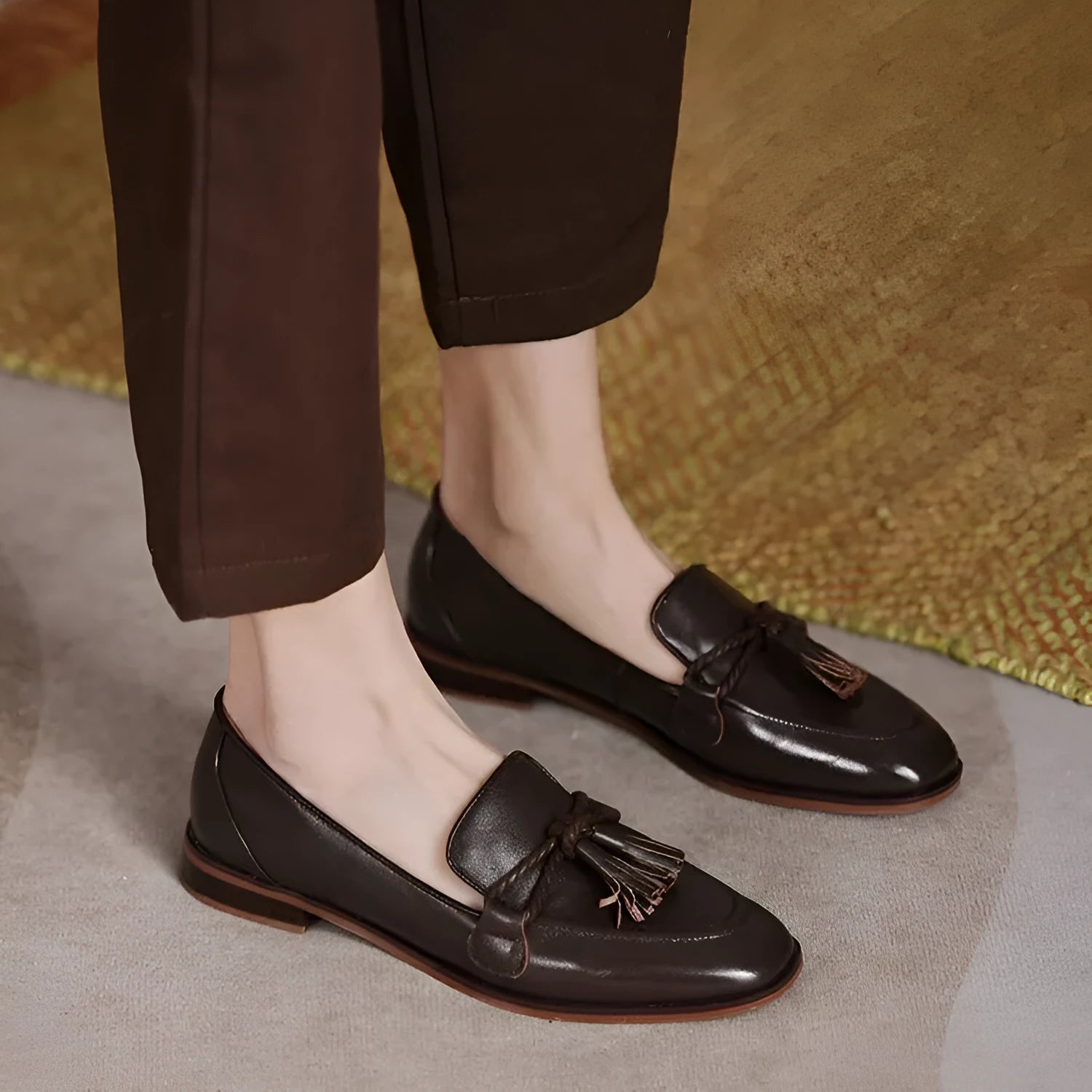 Vintage women's low-cut round head tassel shoe with low square heel in black – PU upper rubber sole size 34-39