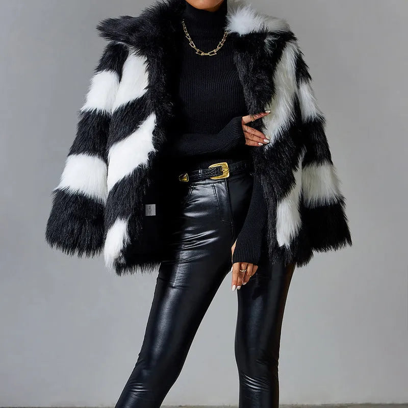 Women's faux fur coat with a contrast colour lapel and a removable fur collar