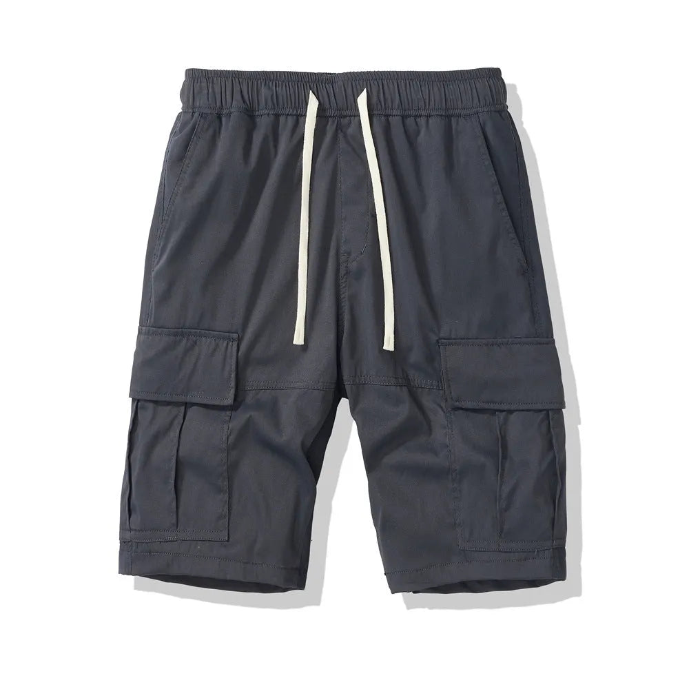 Korean-style men's multi-pocket loose cropped shorts in black for summer outdoor leisure