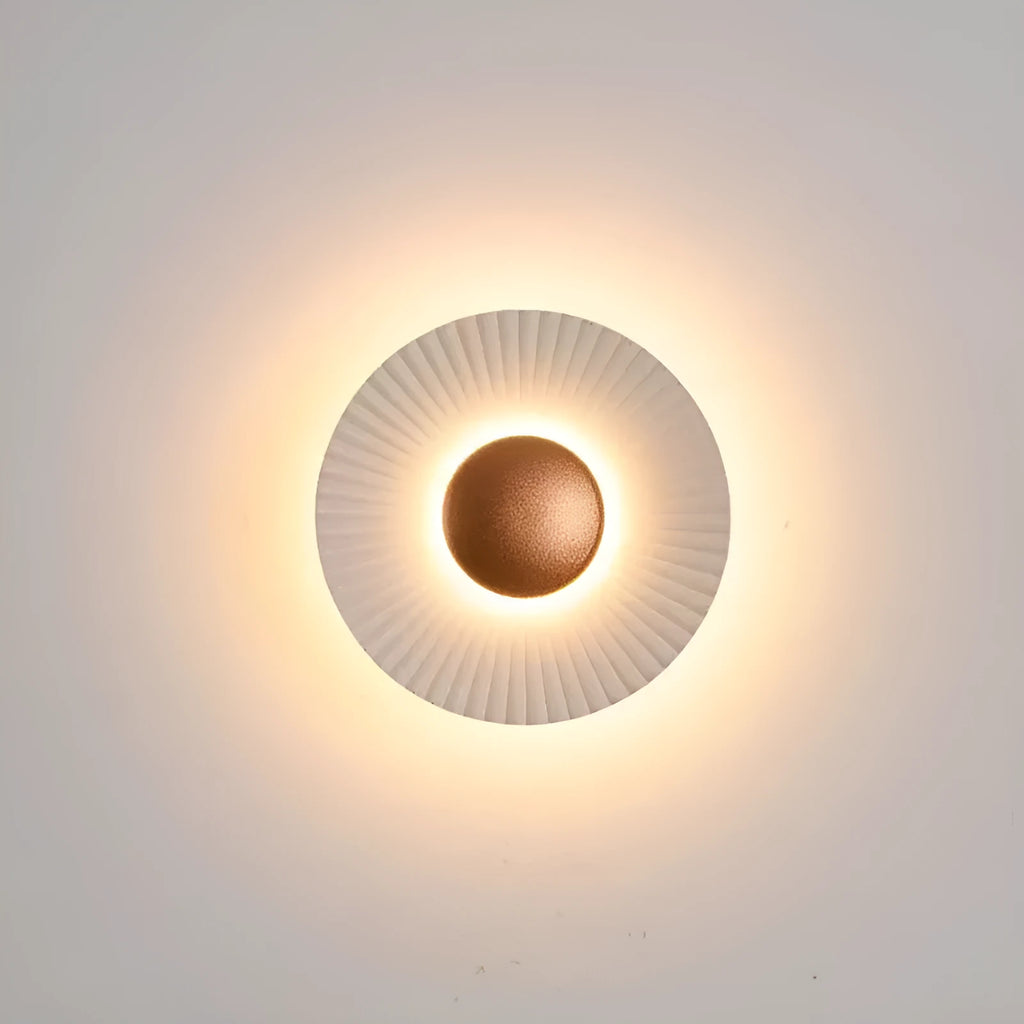 Round aluminium wall lamp with LED light in a white and gold colour option.