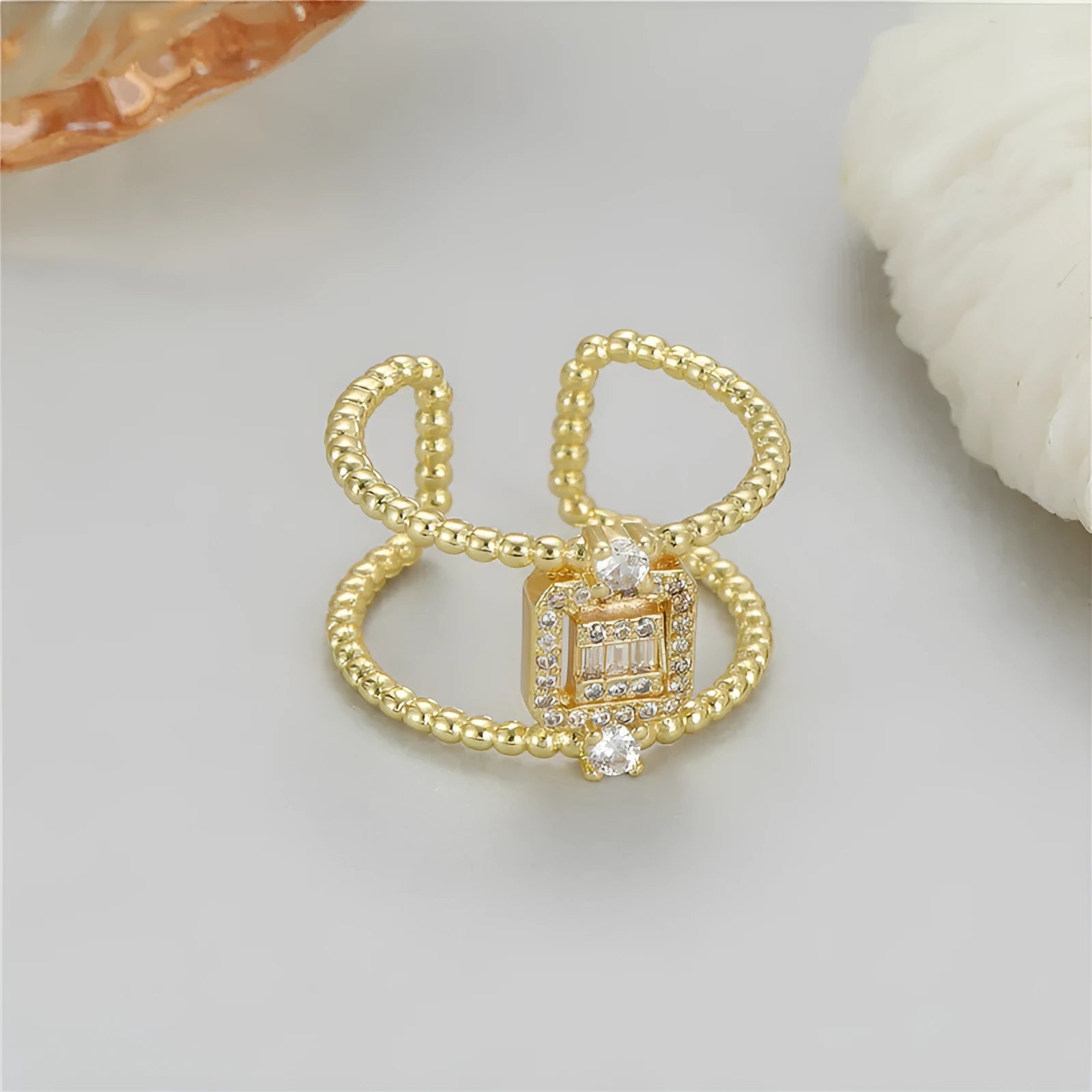 Adjustable asymmetric open ring in 14K gold-plated copper, colour H-12813