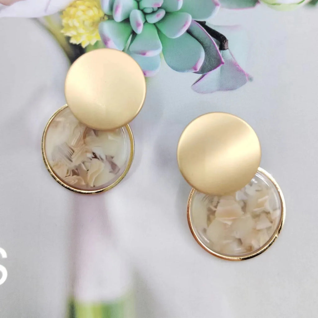 Pair of round matte resin stud earrings, 2cm diameter, rotundity shape, lightweight plastic retro jewellery for women