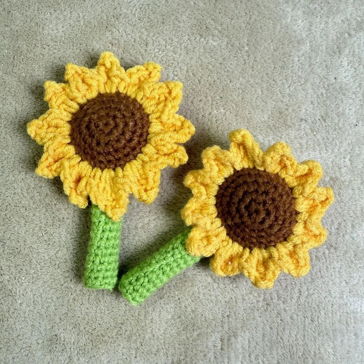 Yellow hand-woven sunflower pen cover for Teacher's Day gifts with pen storage