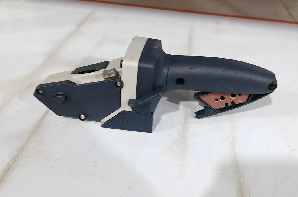 Blue aluminium alloy and TPR plastic one-hand woodworking cutter with a press-lock and measuring scale.