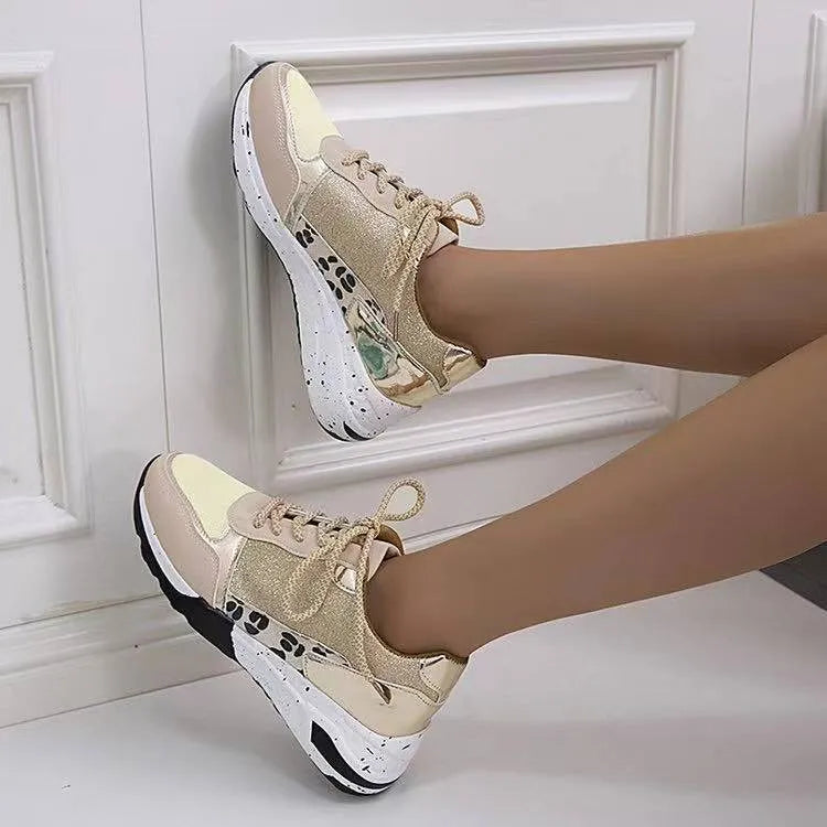 Women's lace-up wedge flat sneakers with 3-5cm muffin heel, round toe, artificial PU upper, rubber sole, beige or grey