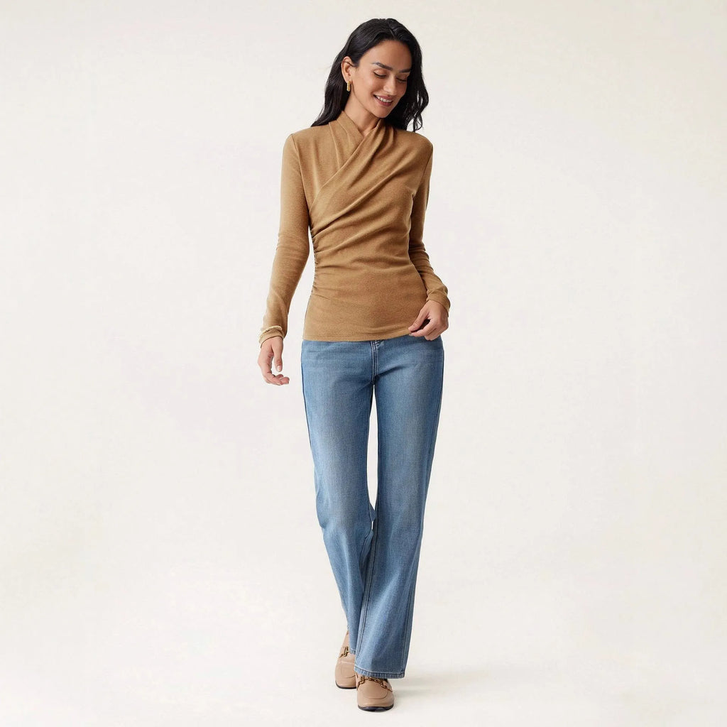 Camel-coloured women's slim-fit pullover sweater with long sleeves