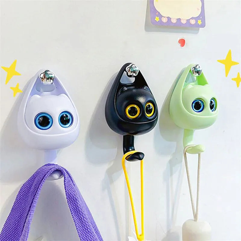 Cream white cat-shaped adhesive wall hook with winking eyes, 2.5kg capacity, 105x61x45mm