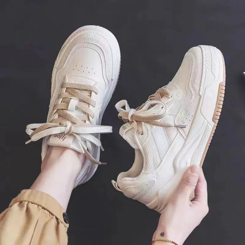 Women's low top sneakers with rubber sole in beige and pink colour options