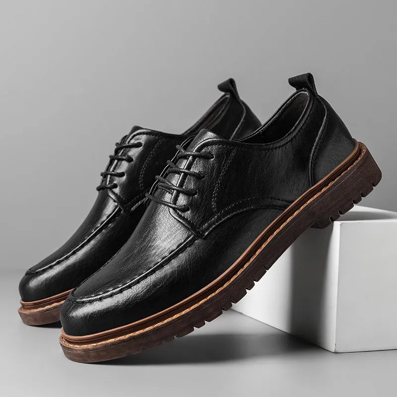 Casual round-toe leather shoes in brown with a flat rubber sole and sewing line details