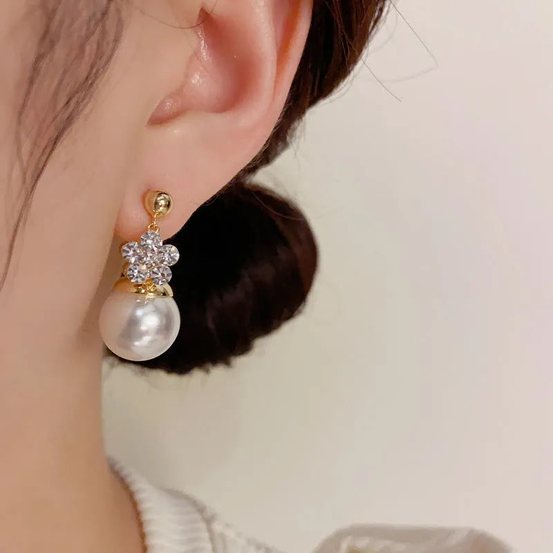 Korean style double-sided flower pearl ear clips with real gold plating on copper, gold colour, women's clip-on earrings