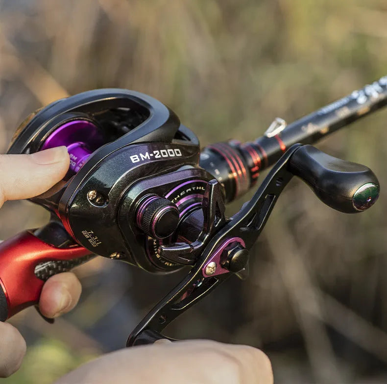 BM2000 water drop shaped fishing reel with magnetic brake, shown for left and right-hand models.