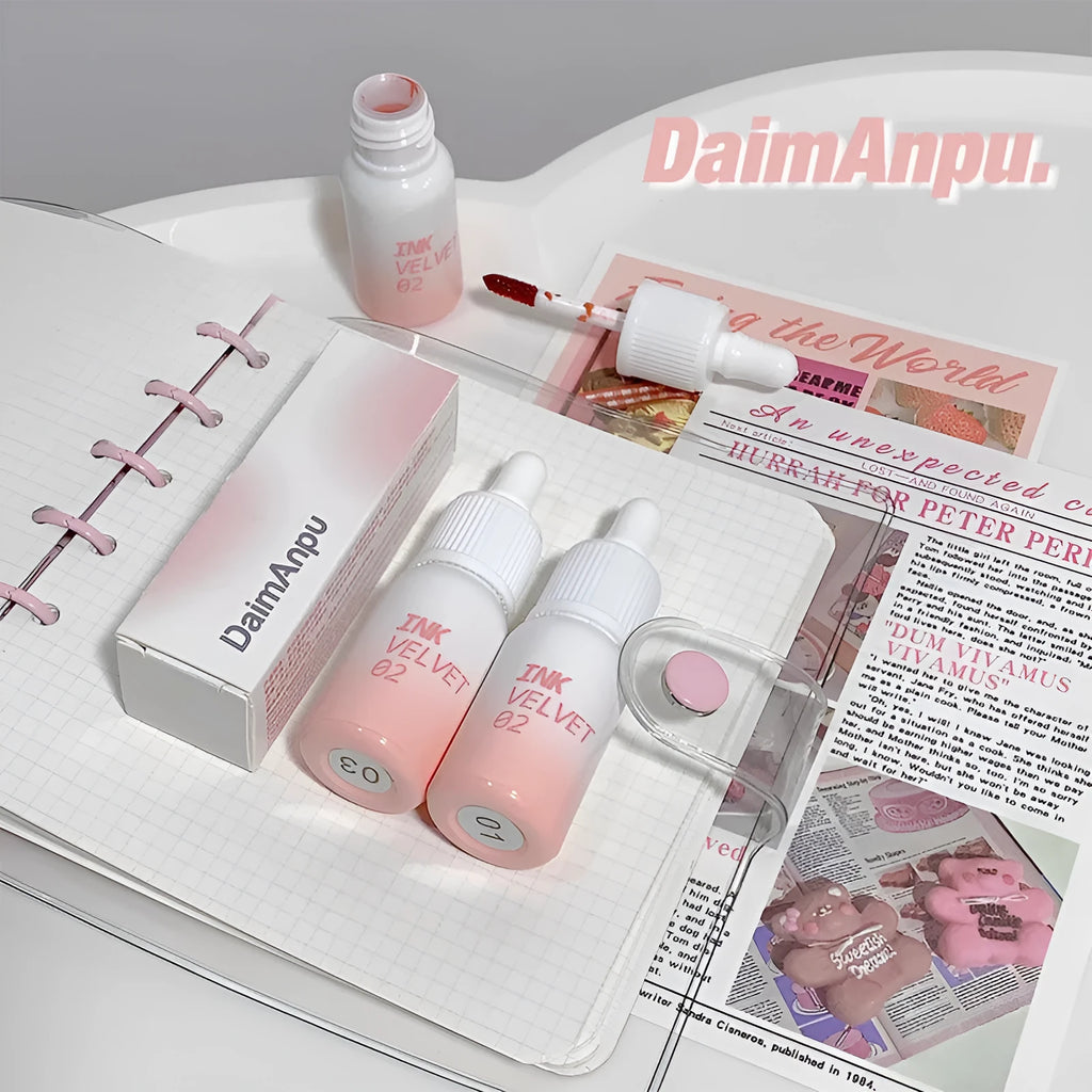 Mirror Lip Lacquer tube in moisturising formula with non-stick cup finish showing four colour options