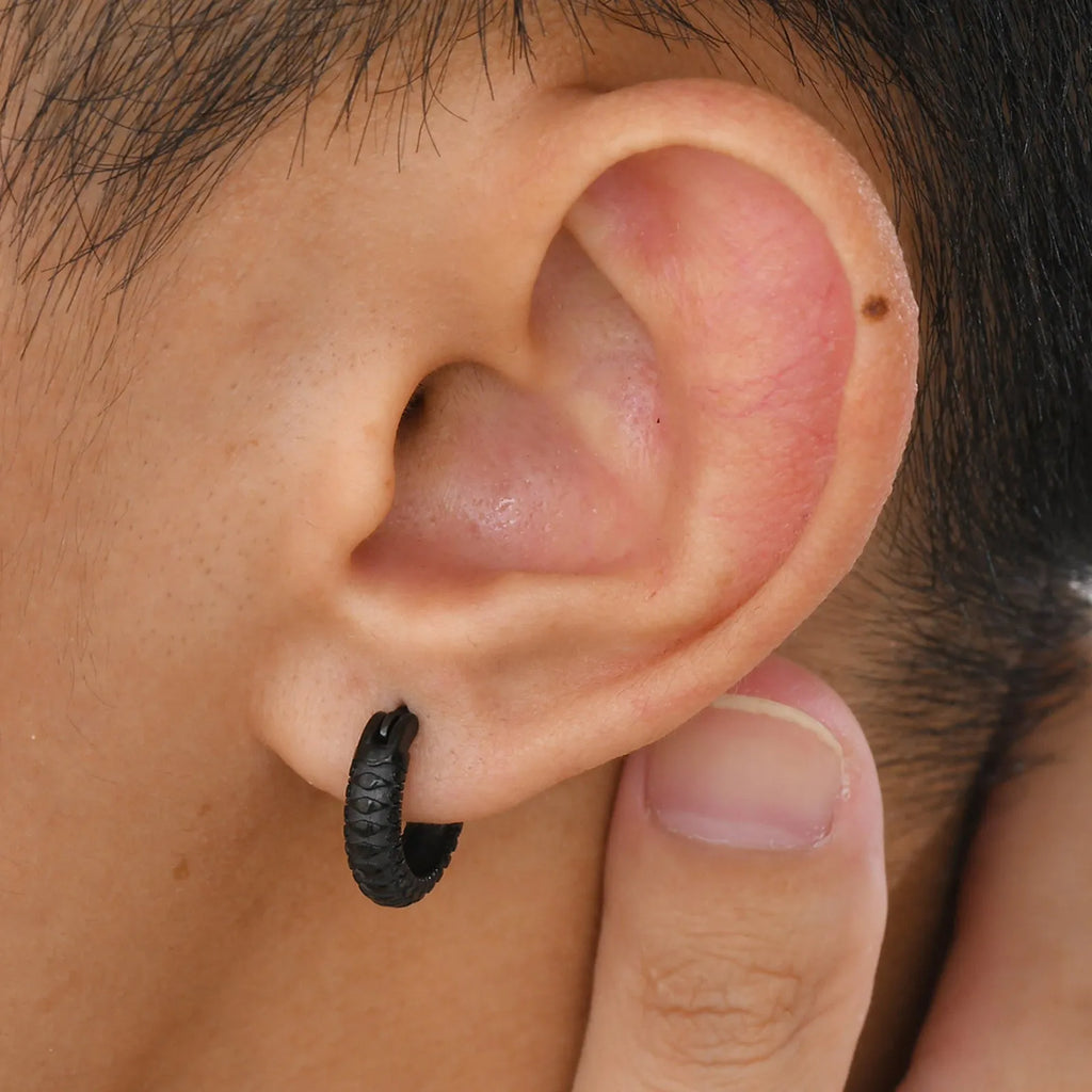 Stainless steel snake pattern hip hop ear ring in black and gold colour options.