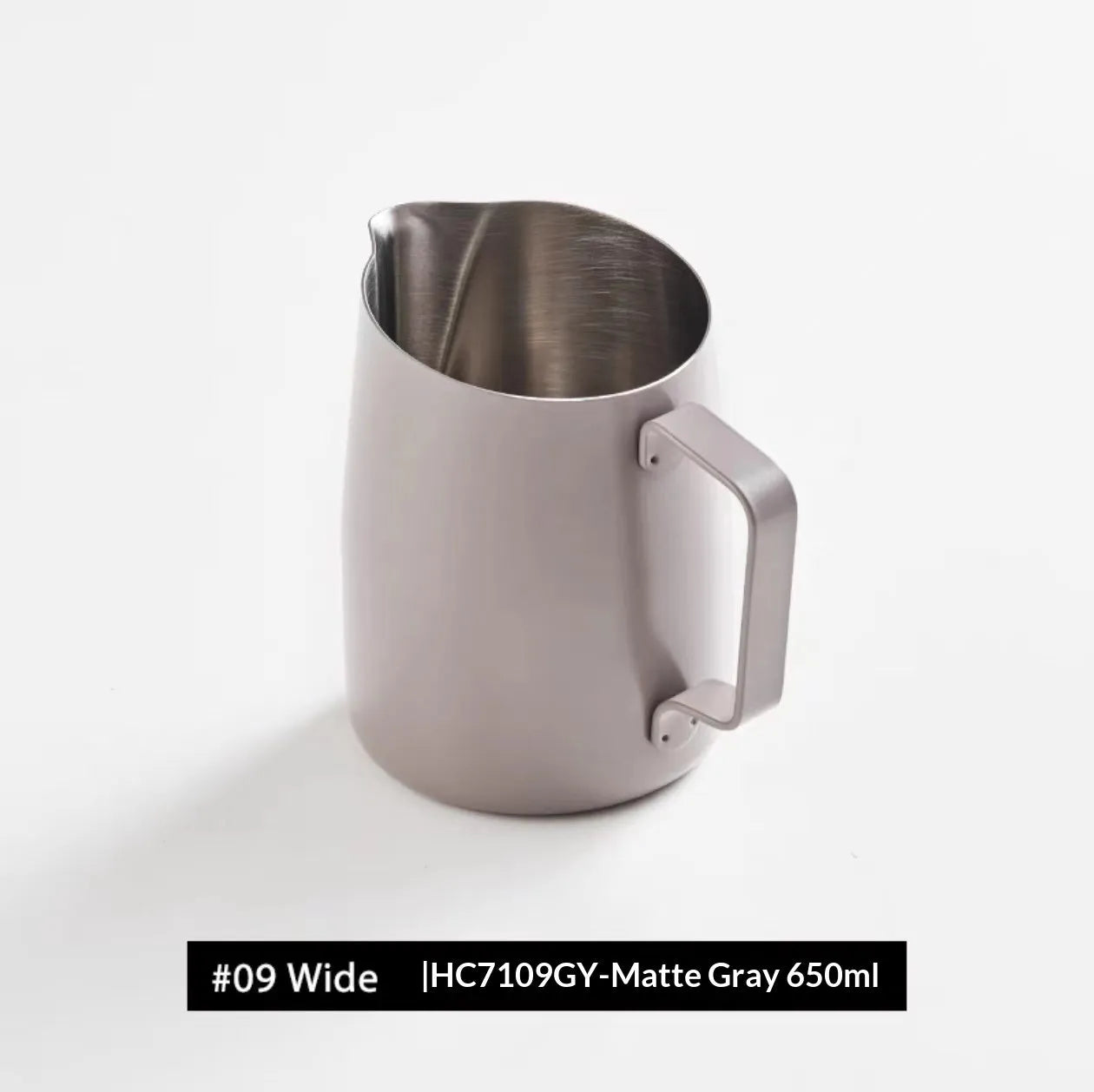 Coffee latte art cup in stainless steel with round spout, 650ml, matte gray finish