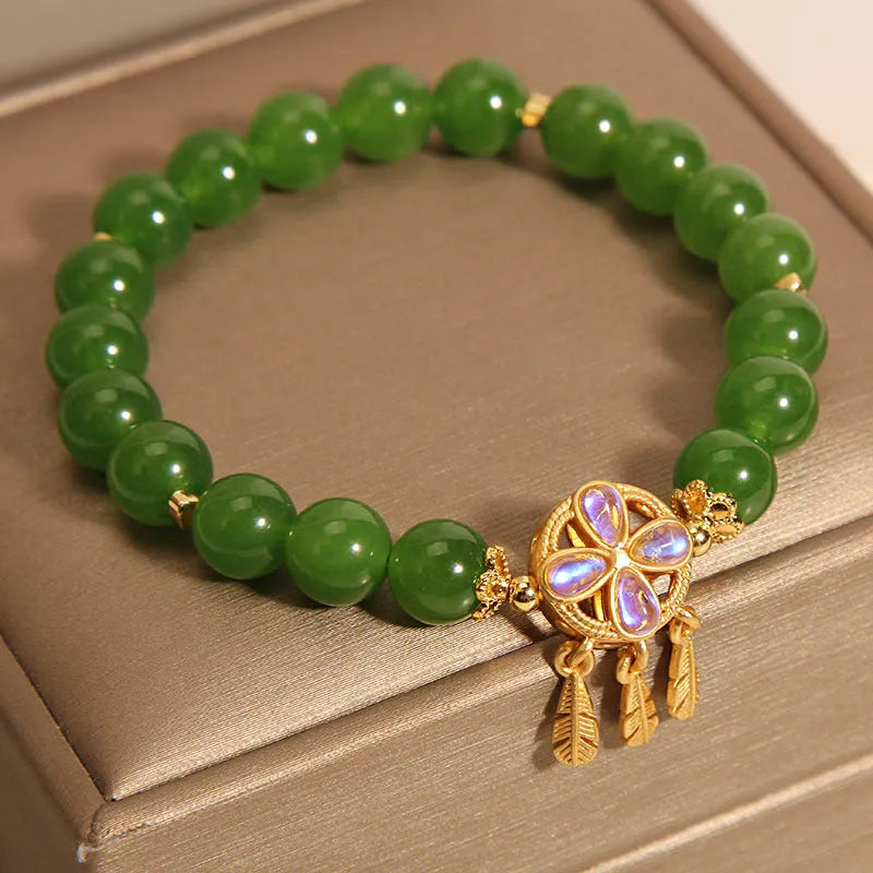 Green jasper crystal four-leaf clover dream catcher pendant on women's crystal bracelet