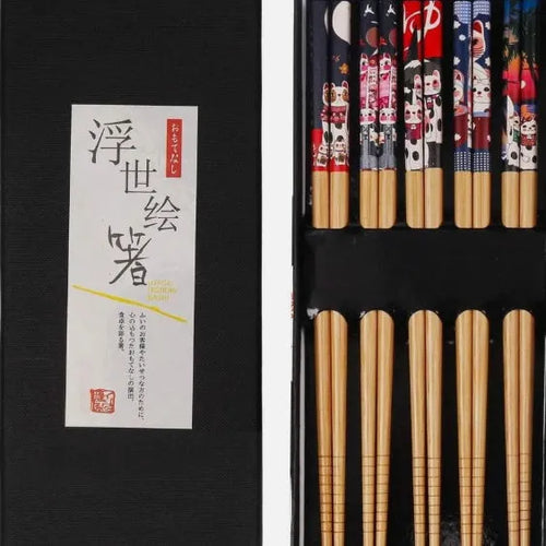 Japanese style bamboo chopsticks with cartoon patterns in five-colour designs, 5 pairs in packaging