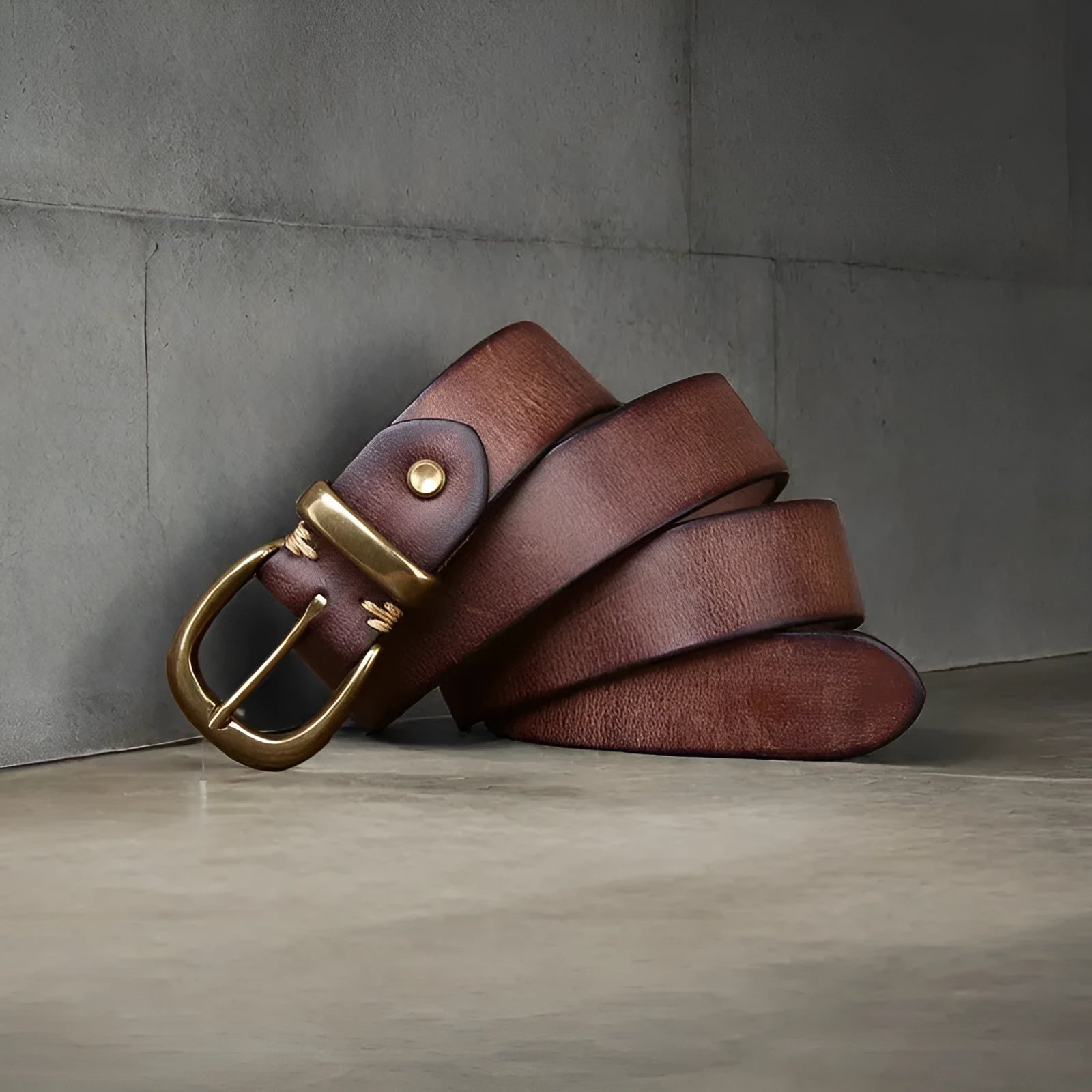 Men's casual leather belt in first layer cattlehide with copper pin buckle, shown in black.