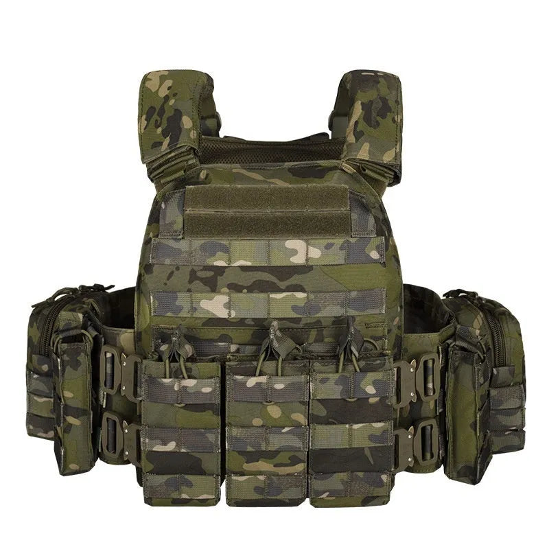 Men's camouflage tactical vest in polyester fabric with free size fitting for outdoor training