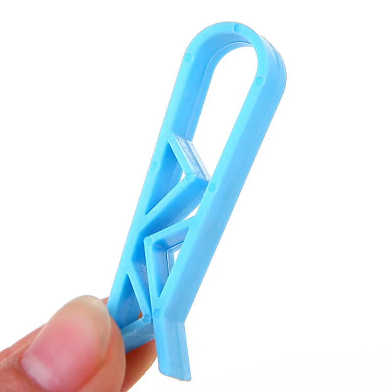 PP plastic non-slip clip for fixing a bin bag to the side of a trash can.