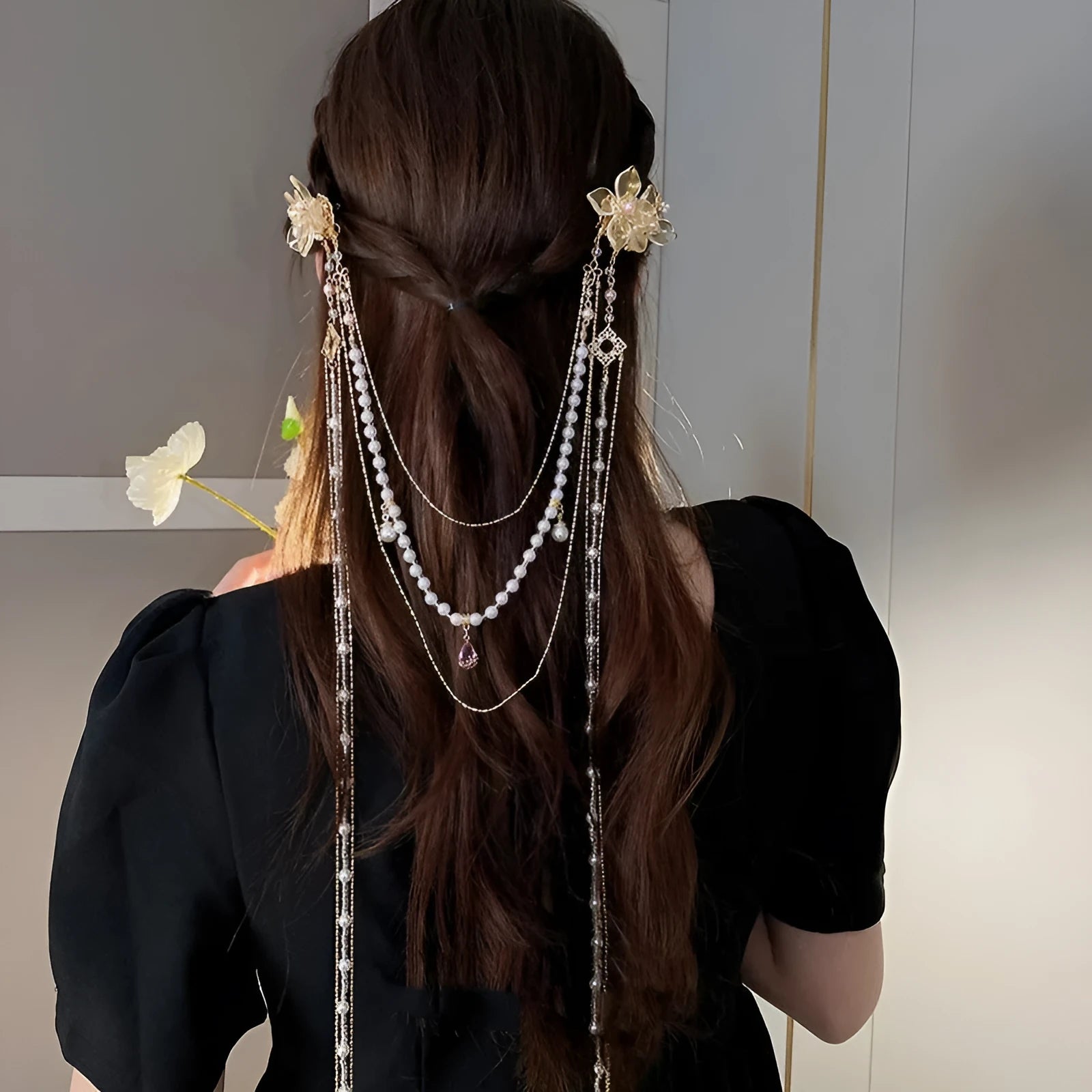 Gold tone acrylic hairpin with pearl diamond flowers and long tassel design