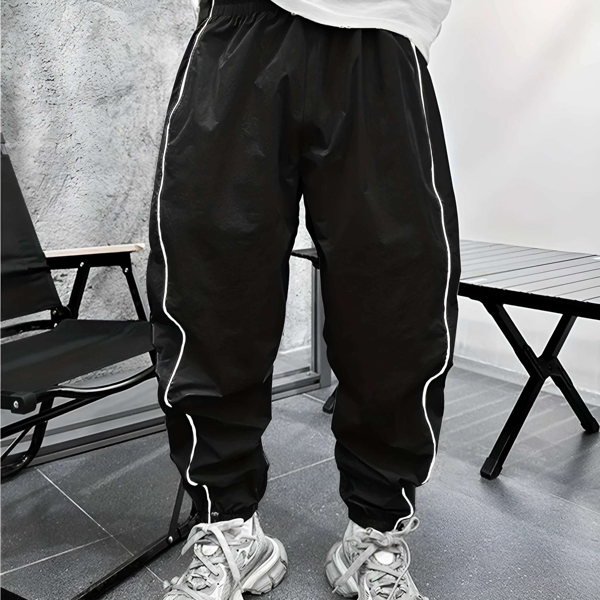 Men's loose fit bamboo fibre sports trousers in cropped length with high elasticity