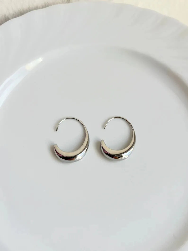 Gold and silver electroplated alloy snake earrings for women with retro fashion design