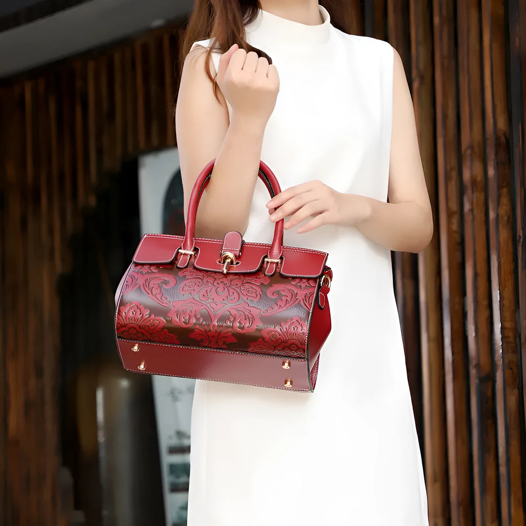 Women's oval vintage crossbody handbag in genuine leather with embossing details and internal organisers