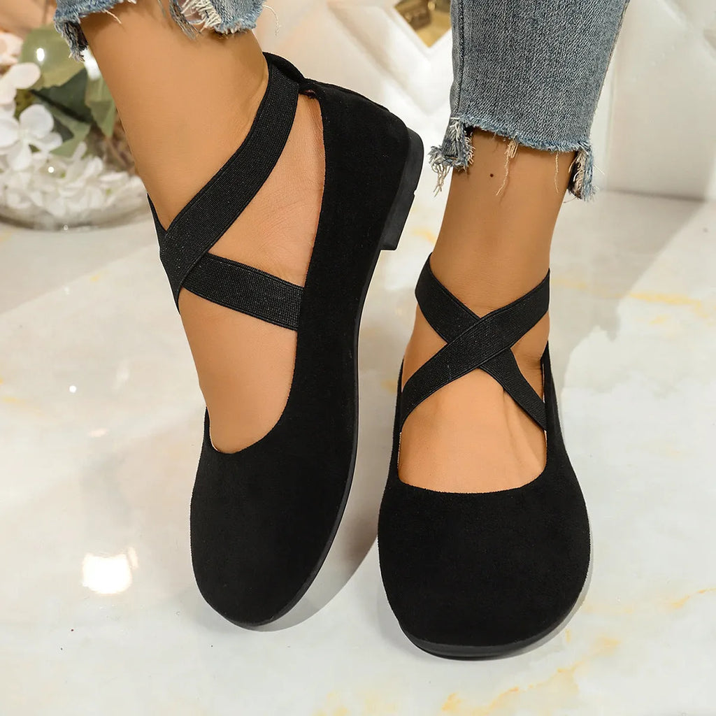 Plus size round toe flat bottom sports and leisure shoes in cotton cloth with ankle bandage, black colour