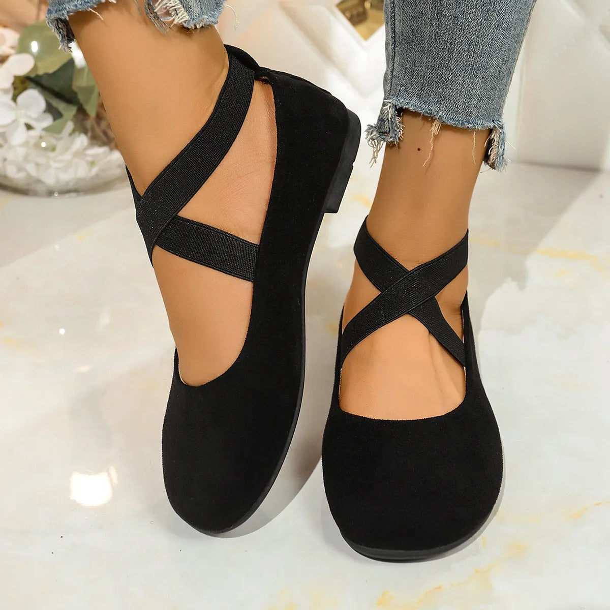 Plus size round toe flat bottom sports and leisure shoes in cotton cloth with ankle bandage, black colour