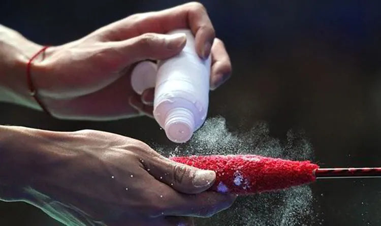 White magnesium carbonate sports anti-slip powder in container for badminton and weightlifting.