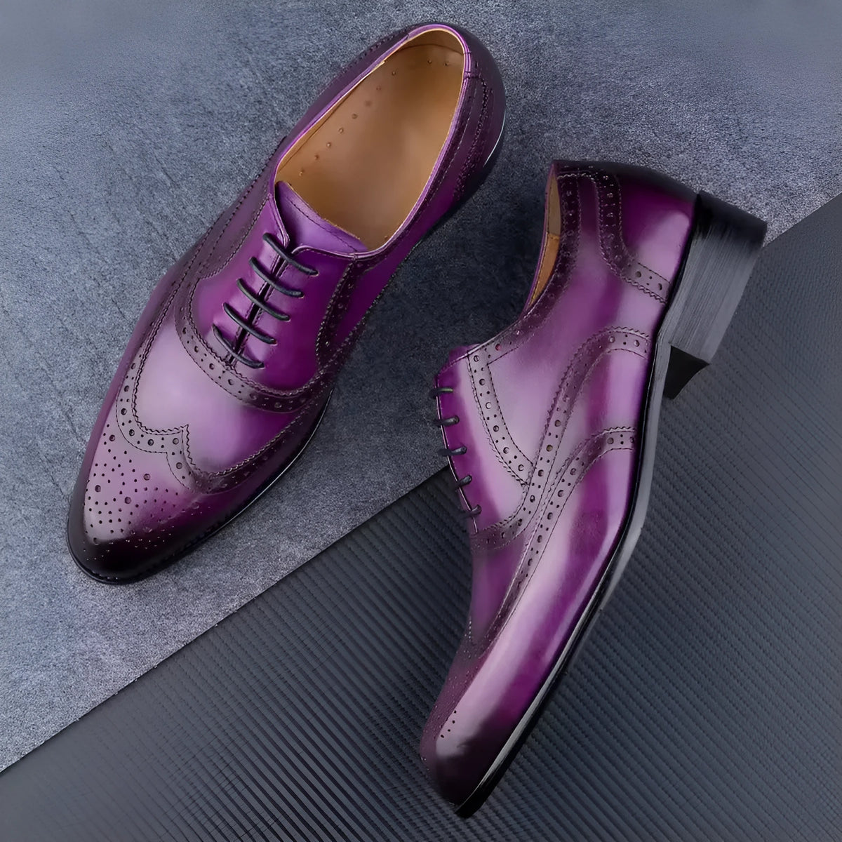 Men's hand carved Oxford shoes in cowhide leather, pointed toe, black and purple colour options, low top design