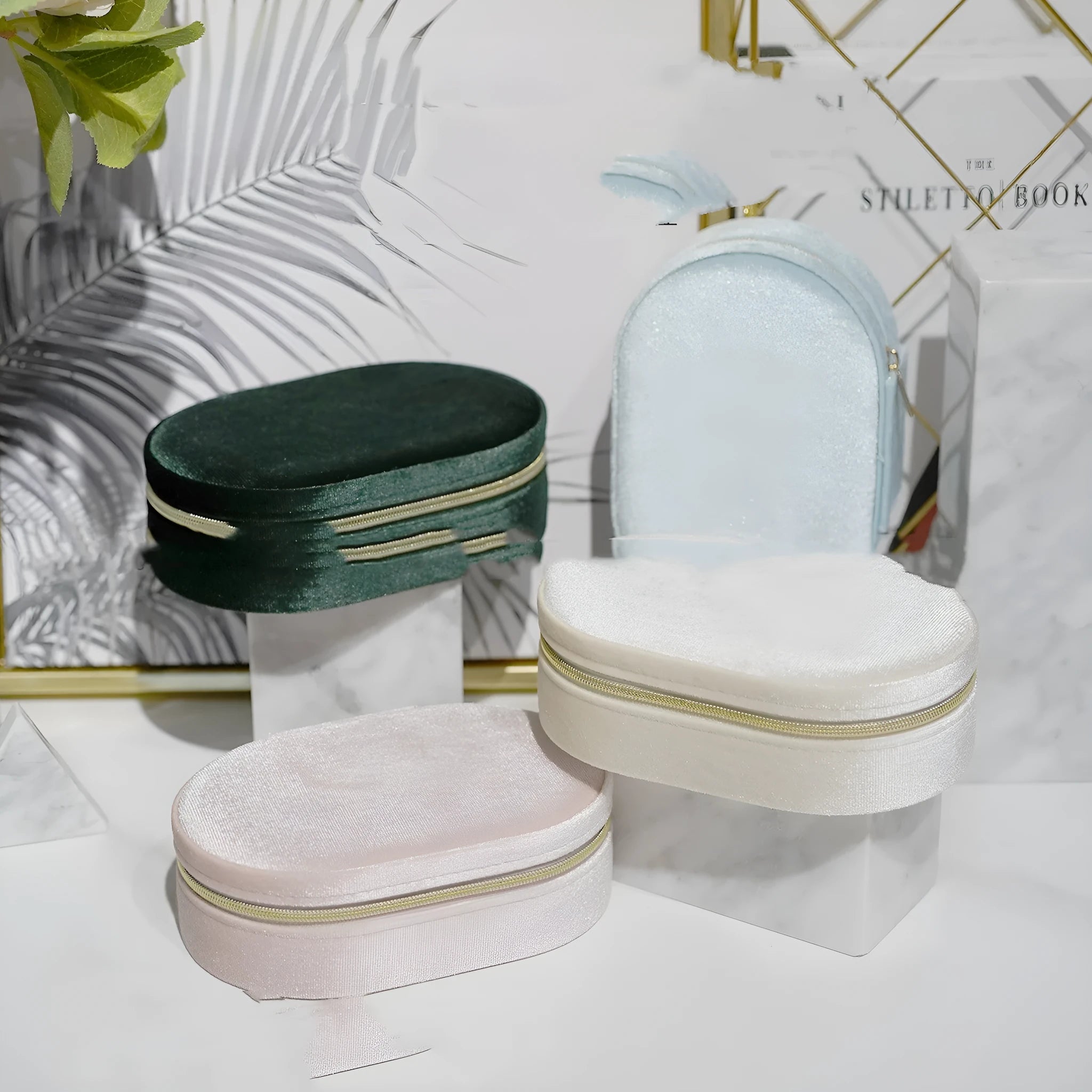 Oval velvet jewellery box in multiple colours, showing flannel interior and compact 15x10x5 cm size.