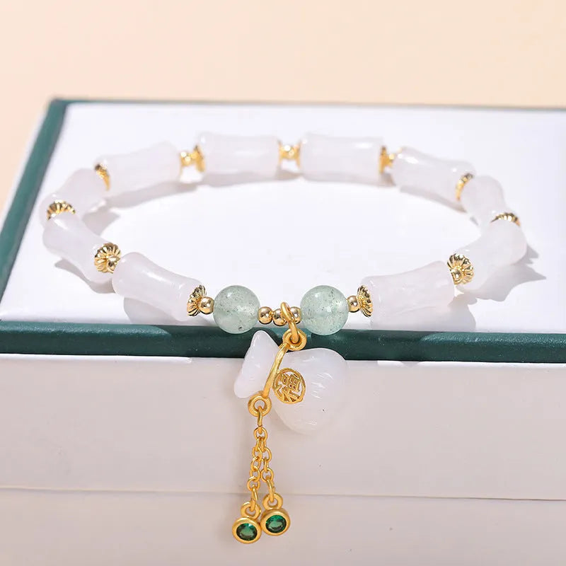 Green natural crystal and freshwater pearl bracelet on elastic cord for women