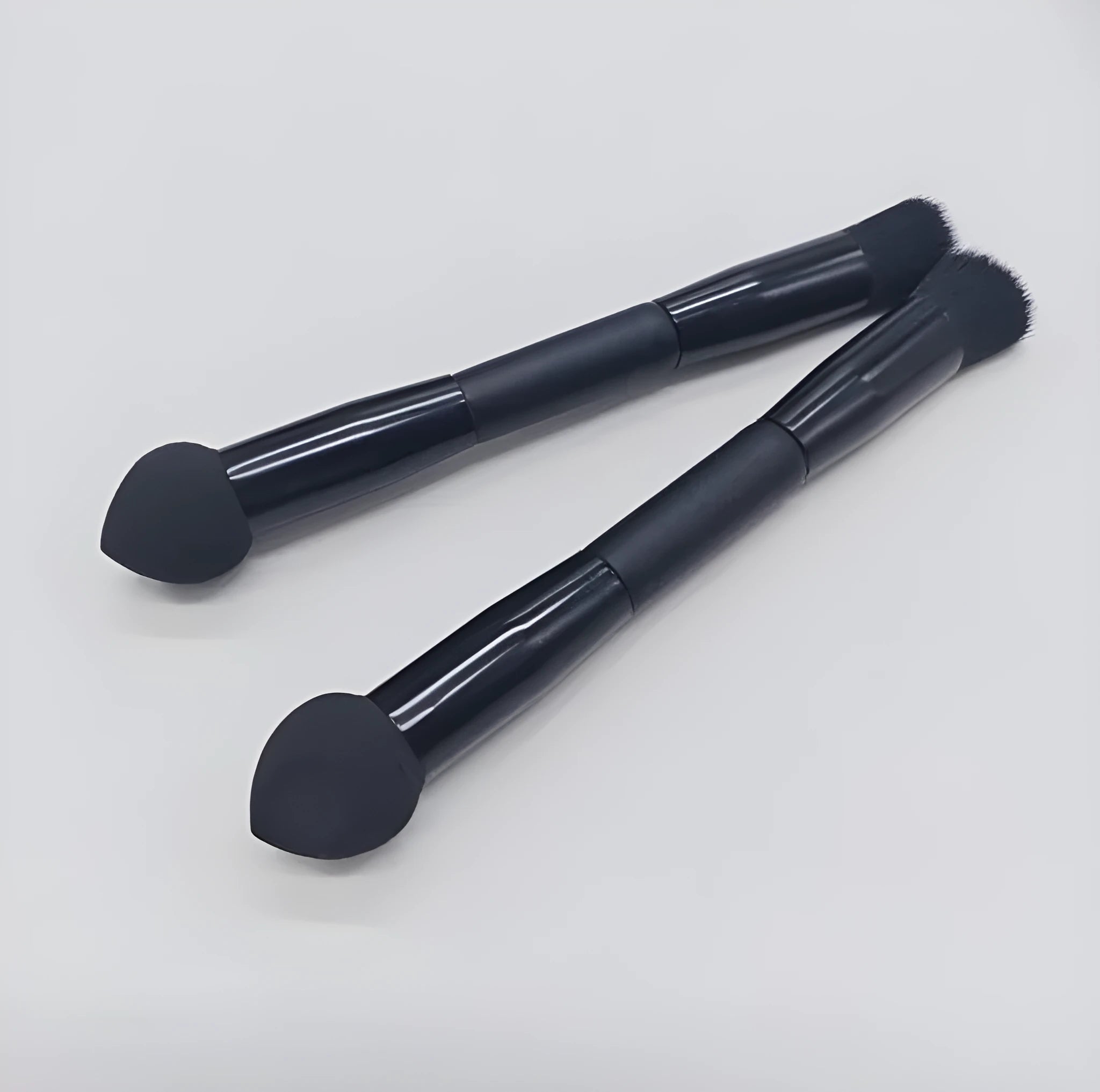 Double-headed miter sponge concealer brush with black wooden handle and artificial fibre heads