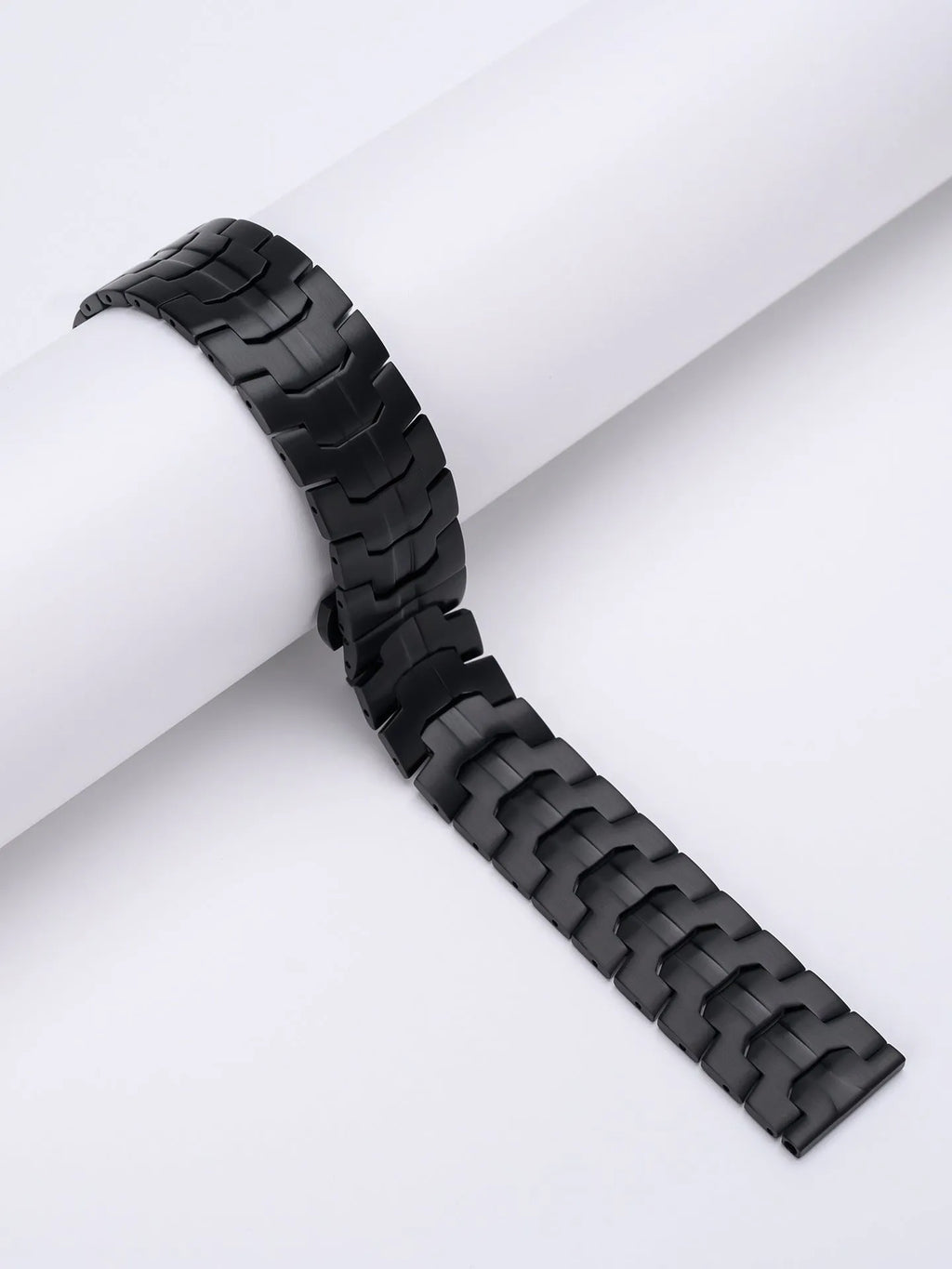 Stainless steel Samsung watch replacement band in silver colour with universal 20mm or 22mm sizing