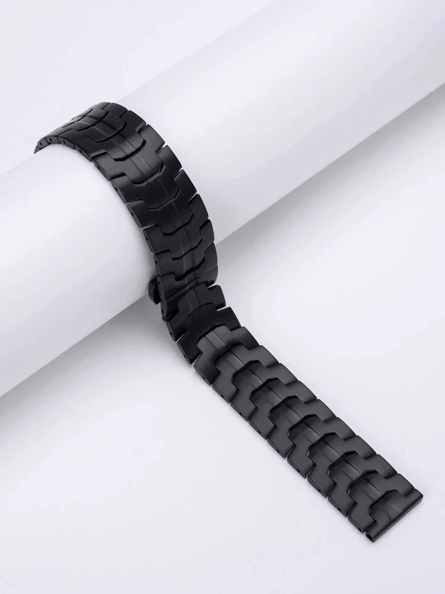 Stainless steel Samsung watch replacement band in silver colour with universal 20mm or 22mm sizing