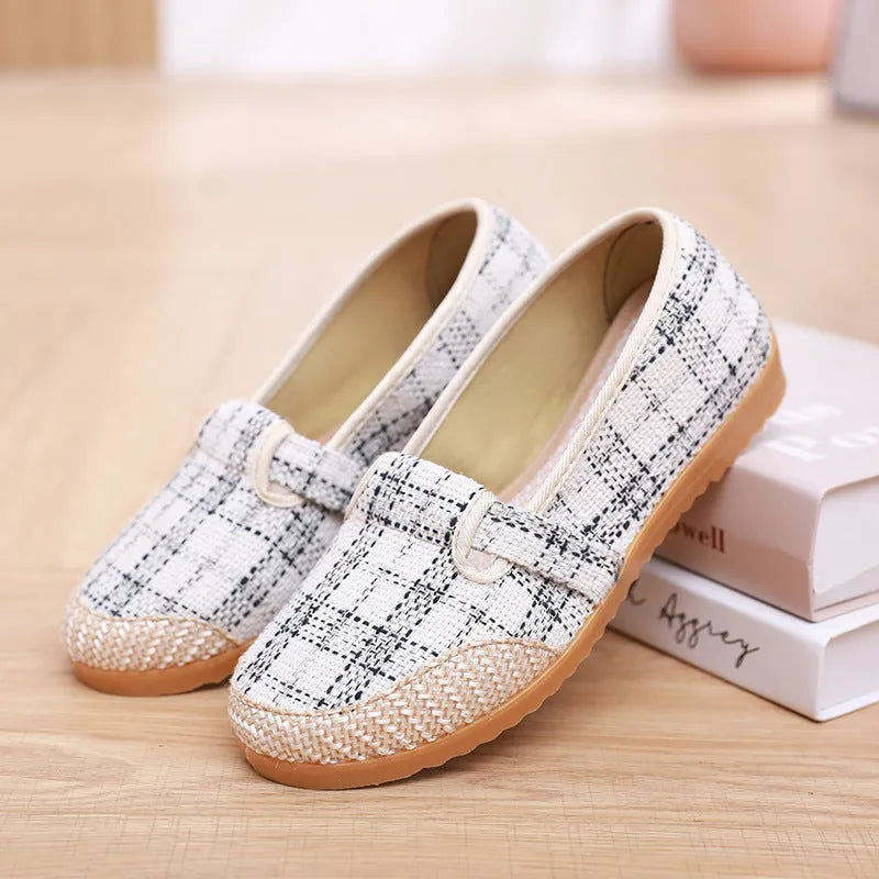 Women's flat heel cloth shoes with shallow mouth, colour stitching, and ethnic style in 6036 red colour