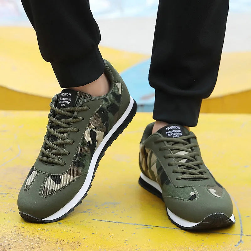 Camouflage pattern suede sports running shoes with mesh lining and foam sole