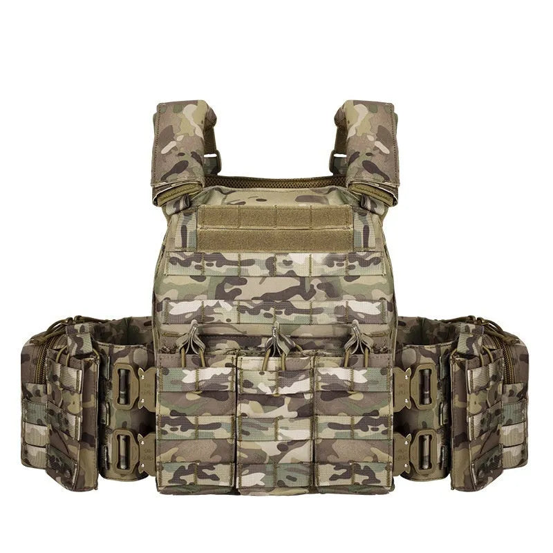 Men's camouflage tactical vest in polyester fabric for outdoor sports.