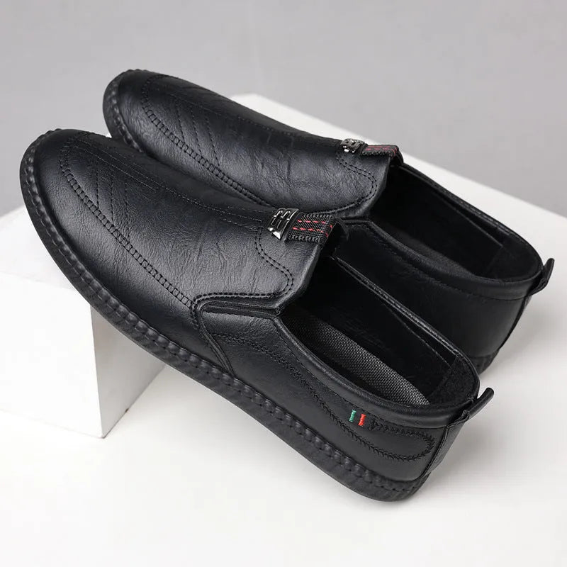 Men's casual solid colour low top leather shoes with round toe, available in black and brown sizes 39-44