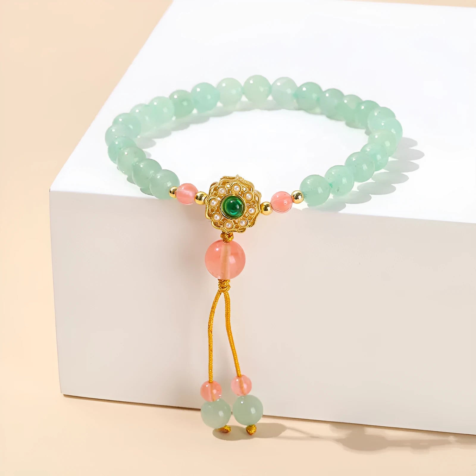Green natural crystal and freshwater pearl bracelet on elastic cord for women